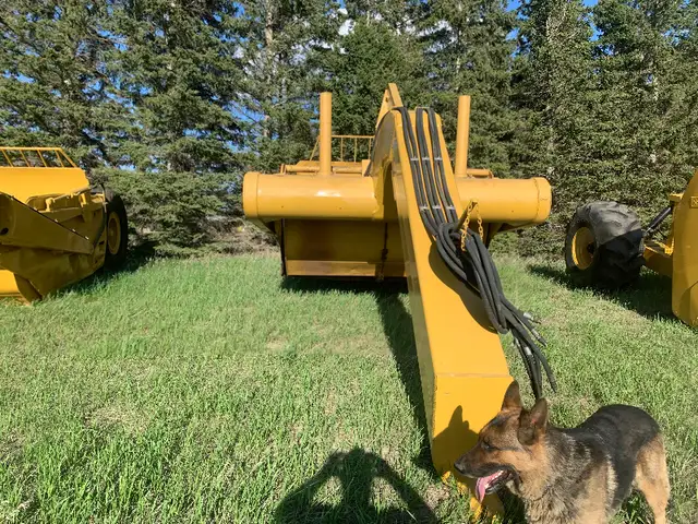 Cat Scrapers in Farming Equipment in Saskatoon - Image 5