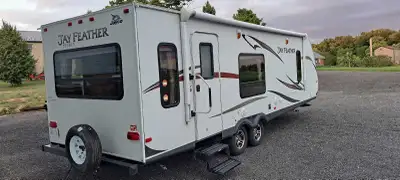 28 ft camper for sale. In good condition. Clean. Sleeps 6. a/c, furnace, large slideout, 2 batteries...