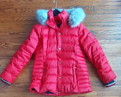 Comes from a smoke and pet free home. Buyer to pick up in Etobicoke or can ship out anywhere.
