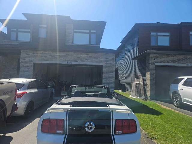 2005 Mustang Convertible, only 130k km in Cars & Trucks in Ottawa - Image 4