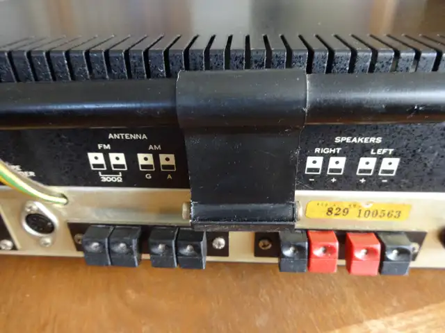 Sansui 200 Vintage Solid-State AM/FM Stereo Tuner Amplifier in Stereo Systems & Home Theatre in Markham / York Region - Image 9