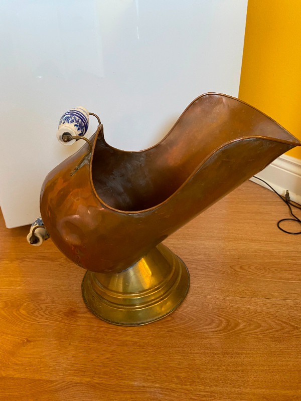 Vintage Dutch Copperware Large Copper Brass Helmet Coal Scuttle in Arts & Collectibles in Oshawa / Durham Region