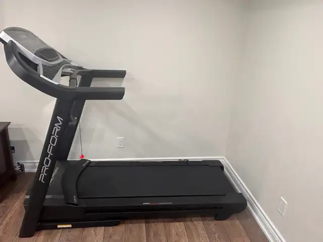 ProForm Sport 5.5 Folding Treadmill - iFit Enabled in Exercise Equipment in Markham / York Region - Image 4