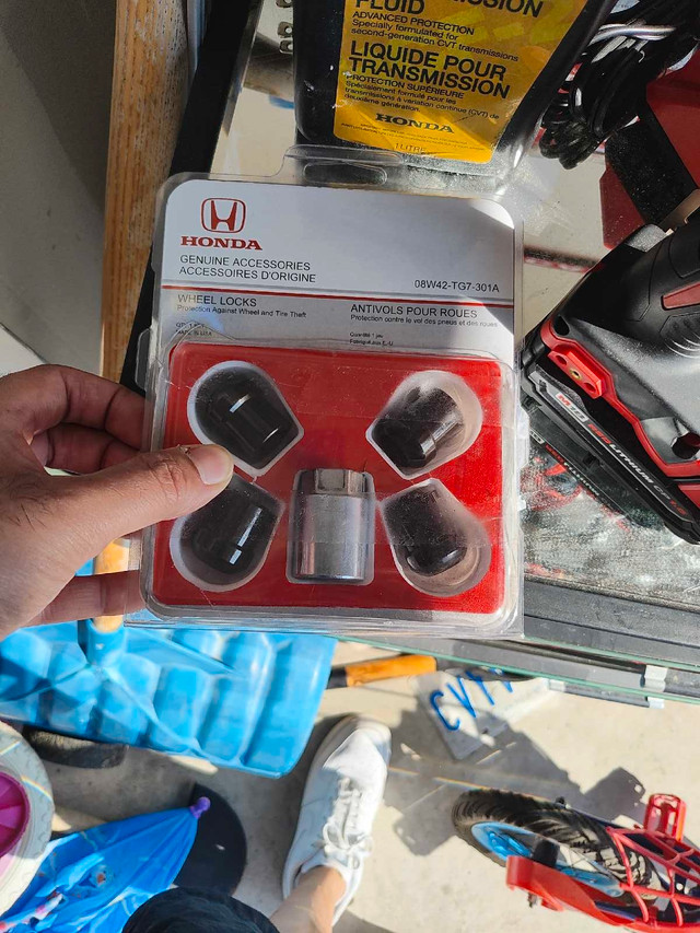HONDA BLACK WHEEL LOCK SET in Tires & Rims in Brantford