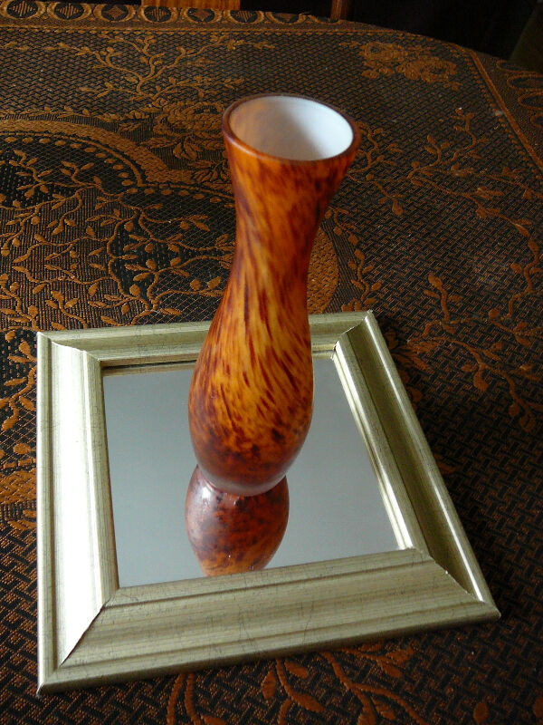 mignon vase solifleur 8"/20cm, forme tulipe style Murano ambre dans Art et objets de collection  à Ville de Montréal - Image 4