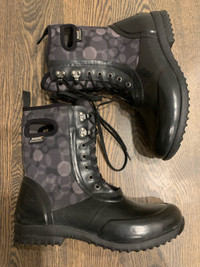 Woman’s Bogs Sidney Rain Boots - Size 8