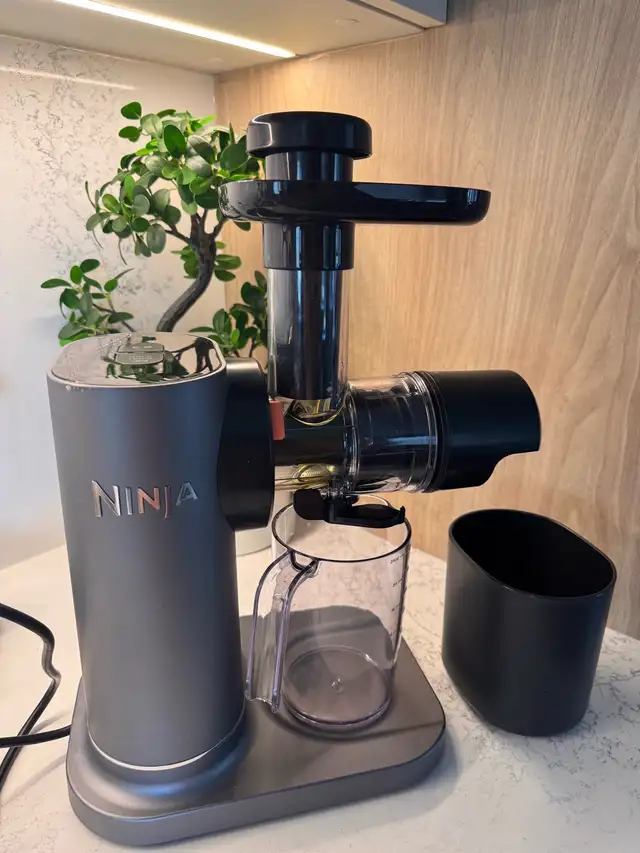 FOR SALE: Ninja JC151C Cold Press Juicer – Compact Slow Juicer in Processors, Blenders & Juicers in Cambridge - Image 4