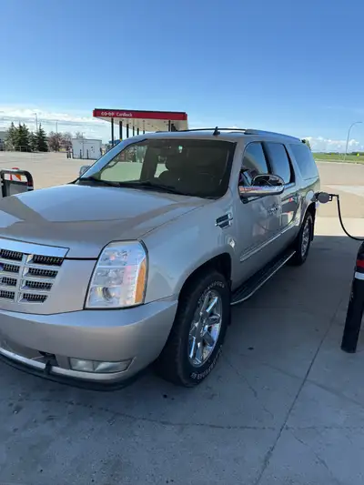 Decided to sell my Escalade as I don’t really need a 7 passenger vehicle anymore it’s a platinum edi...