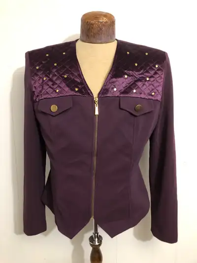 Women’s Burgundy Two Piece Suit. Size 13/11. Like New., View more