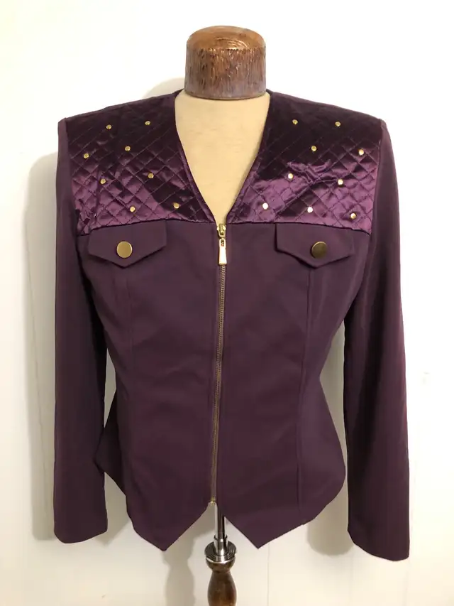 Women’s Burgundy Two Piece Suit. Size 13/11. Like New. in Women's - Dresses & Skirts in Edmonton - Image 2