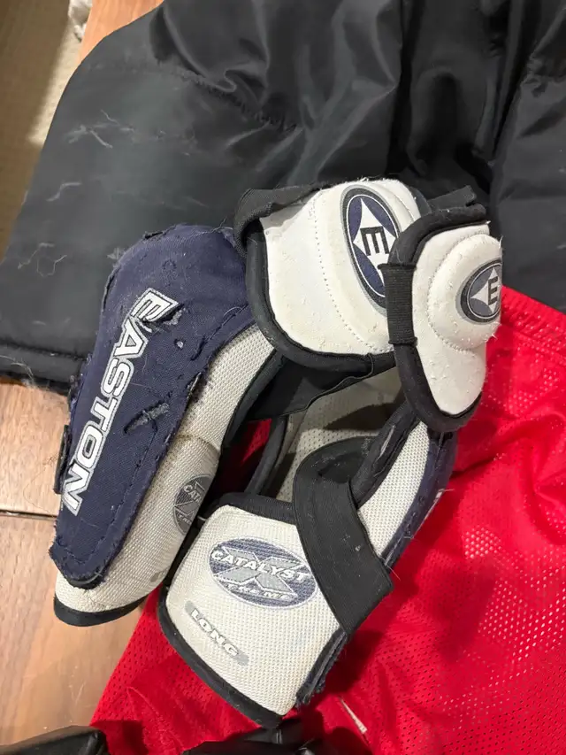 men’s hockey gear  in Hockey in Guelph - Image 4