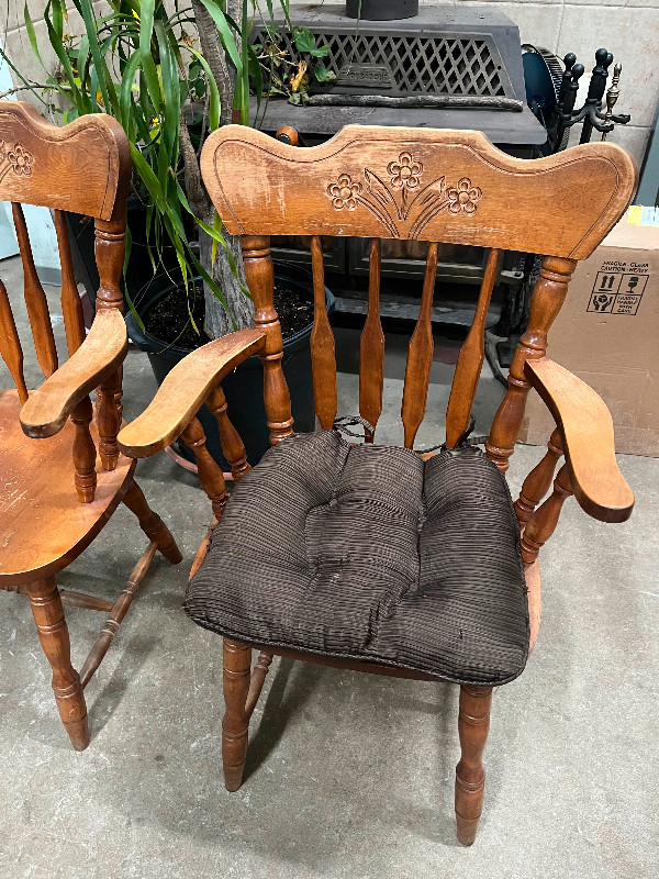 Chaise en bois a travailler dans Chaises, Fauteuils inclinables  à Laval/Rive Nord - Image 3