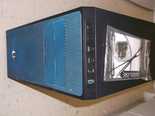 bitfenix neos window computer case. blue front panel. in System Components in City of Toronto - Image 4