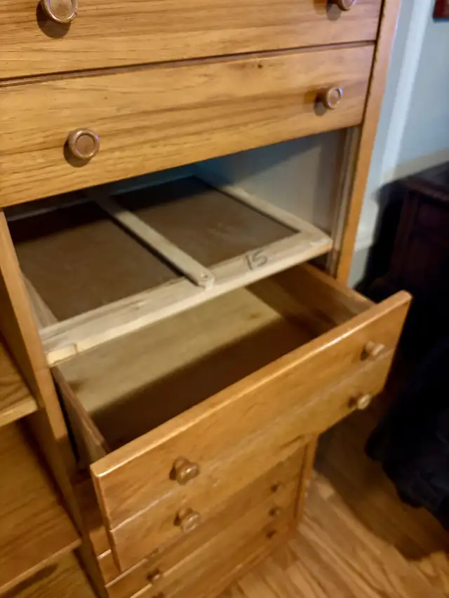 Tall Stand Up Dresser in Dressers & Wardrobes in Oakville / Halton Region - Image 8