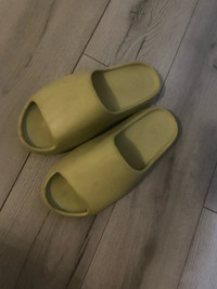 Yeezy slides (og) size 12