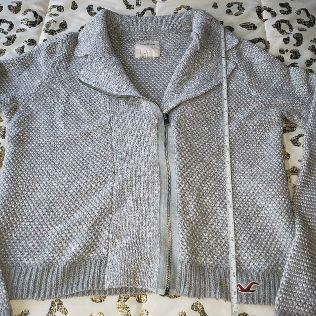 Hollister Womens Size Large Soft Knit Grey Cardigan Sweater