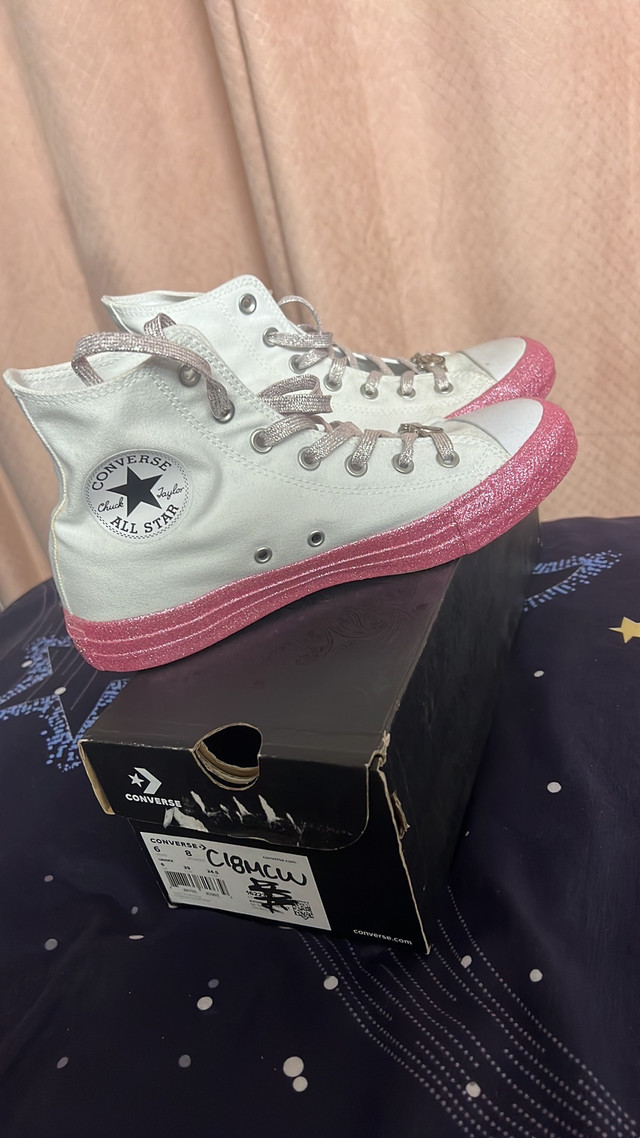 Converse x Miley Cyrus shoes dans Femmes - Chaussures  à Laval/Rive Nord - Image 3