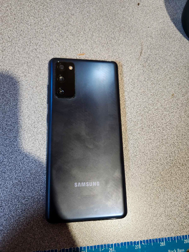 Samsung S20 FE in Cell Phones in Thunder Bay