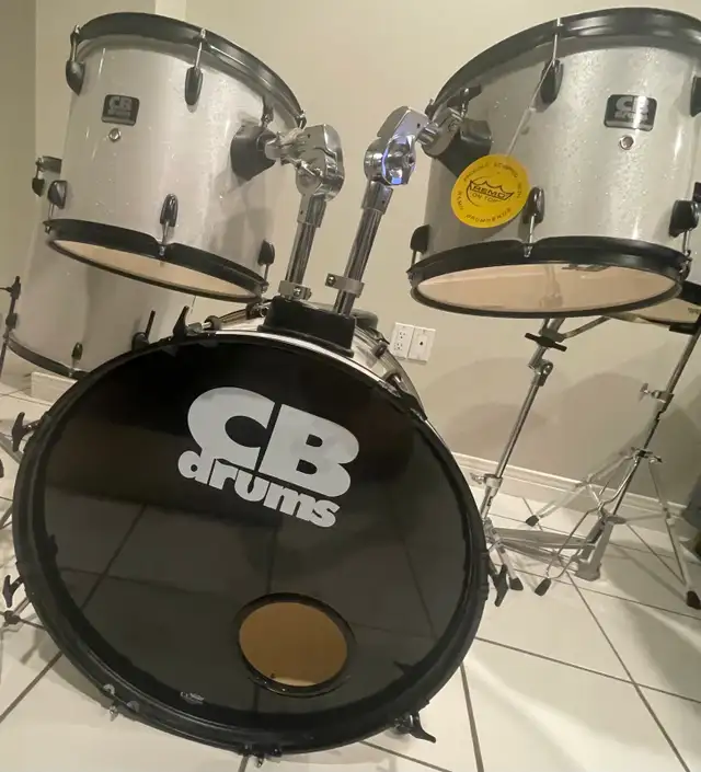 CB Drums Set in pearl white with black trim in Drums & Percussion in Mississauga / Peel Region - Image 2