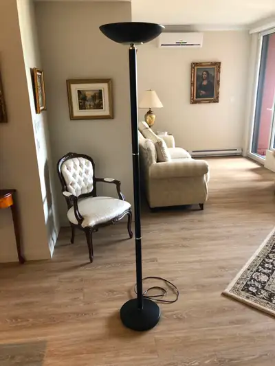 LAMPE TORCHE NOIR TRÈS PROPRE TRÈS BONNE CONDITION TRÈS BON PRIX, View more