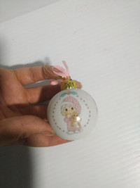 Christmas Ornament: Precious Moment round early 1993