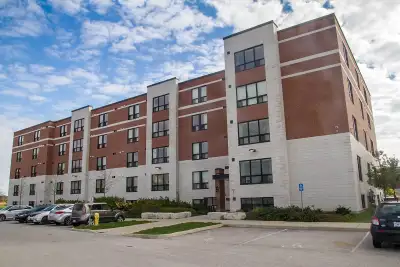 Address: 3490 Schmon Pkwy, Building 9 For the summer, I'm moving out of Canada. Urgently looking for...