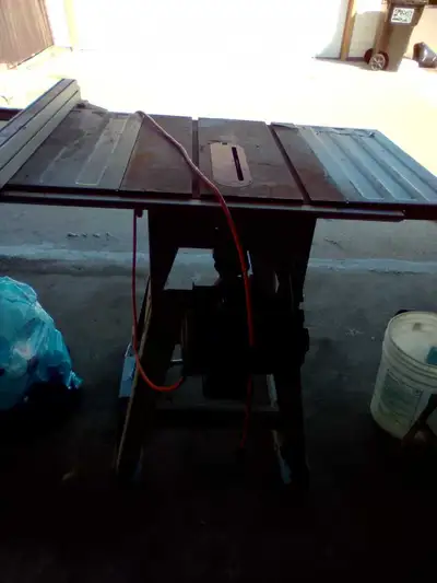 This Ridgid table saw is a reliable workhorse for your workshop, though it shows some signs of wear...