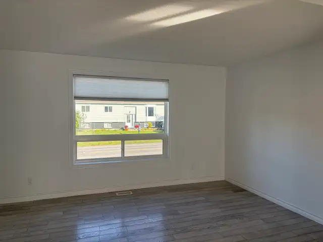 3 beds , 2 baths upper level bangalow