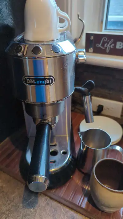 Expresso Machine PAID $299 PLUS TAX STILL WORKS GIVEN A BIGGER MODEL