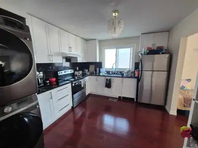 *Luxurious Room for rent in sharing for one girl* We're seeking responsible tenants to rent in shari...