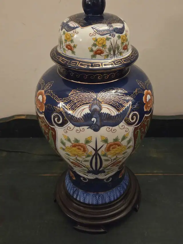 Vintage Large Japanese Asian Imari Porcelain Table Lamp in Indoor Lighting & Fans in City of Toronto - Image 6
