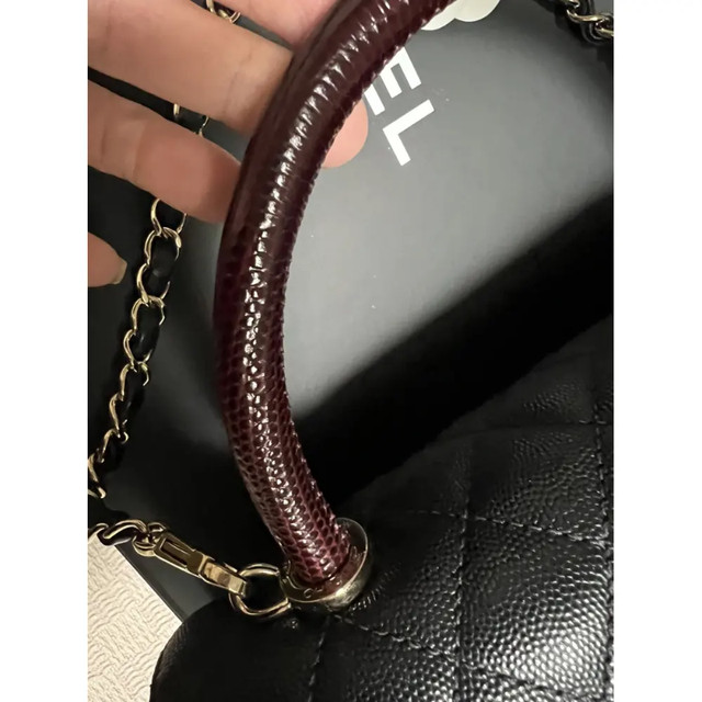 Chanel Coco Handle MM Bag in Women's - Bags & Wallets in Downtown-West End - Image 4