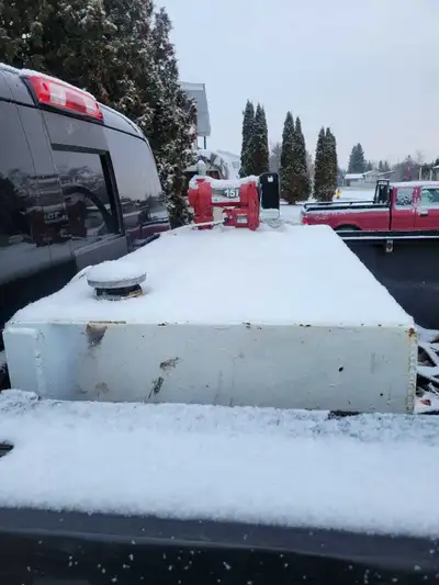 350L Tidy Tank with a brand new 15ppm pump and 20ft hose don't use it for work anymore