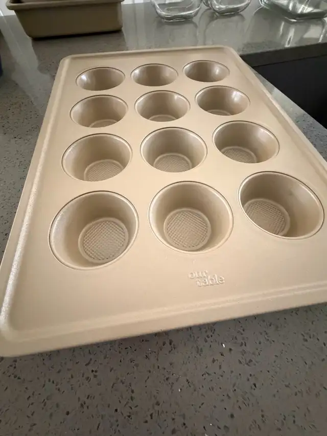 New Our Table/OXO Bakeware Set (4pc) in Kitchen & Dining Wares in Calgary - Image 2