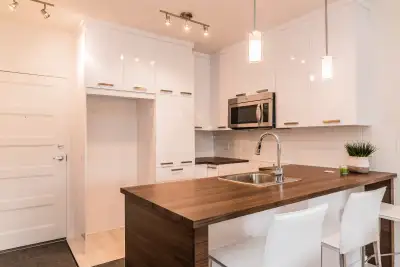 Vivez votre luxe – Condo haut de gamme avec balcon vitré et stat
