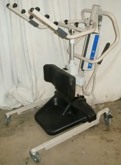 Great working order Comes with battery and sling