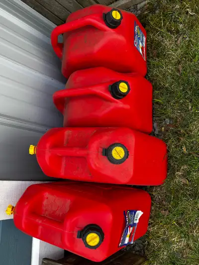 4 20L gas cans used once
