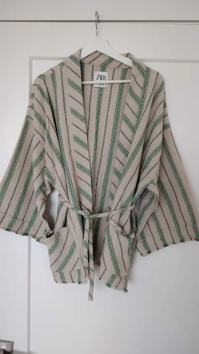 cotton top in Women's - Tops & Outerwear in City of Halifax - Image 3