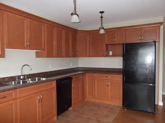 3 bedroom 2 baths apartment in Long Term Rentals in Mission - Image 3
