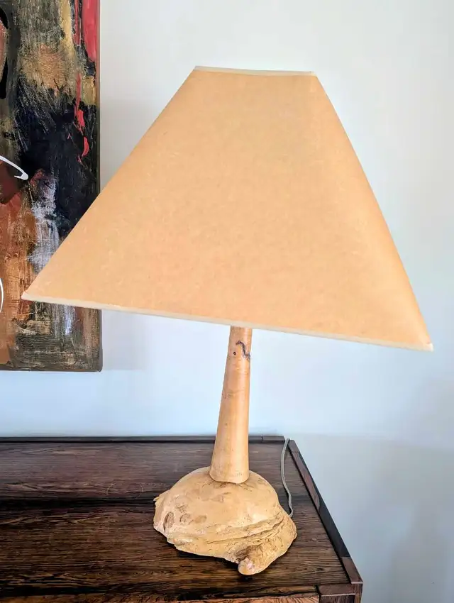 Vintage Mid-Century Modern Burl Wood Table Lamp w/ Amber Pyramid in Home Décor & Accents in Ottawa - Image 3