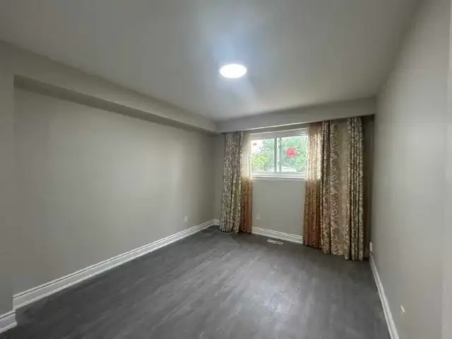 North York Rooms For Rent in Long Term Rentals in City of Toronto - Image 6