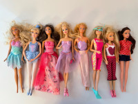 Lot de 8 Barbies Mattel