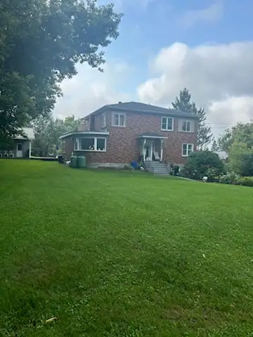 NEWLY RENOVATED HOME 1 min walk to lake