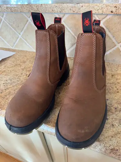 men’s redback size 7.5 boots like new, View more