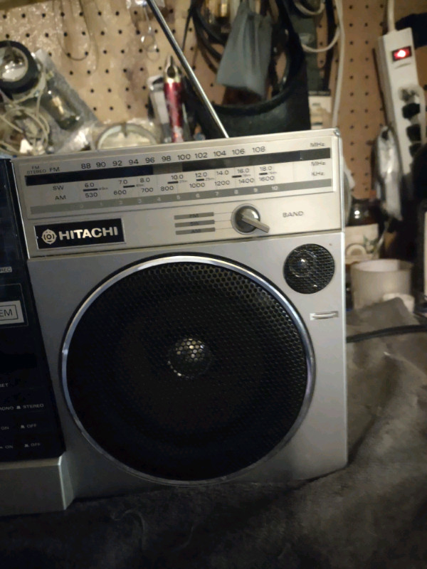 Hitachi TRK W1 boombox ,removable walkman General Electronics