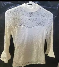 Off-White Lace Blouse Top - Ruffled Cuff Size Small