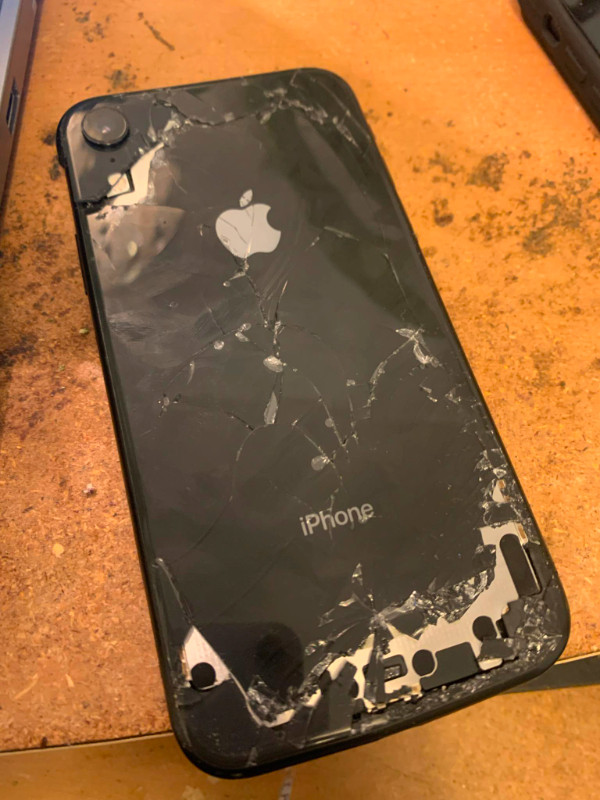 Iphone for parts or sale in Cell Phones in Moncton - Image 3
