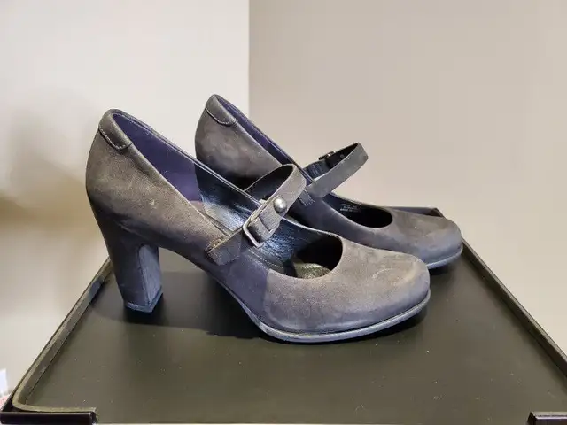 Woman's high heel shoes - size 10 in Women's - Shoes in Oakville / Halton Region - Image 4