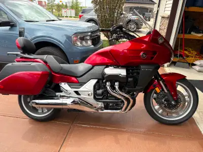 Made for the 2014 model year these CTX’s have a V4 engine, Bluetooth, heated grips, OEM hard saddle...