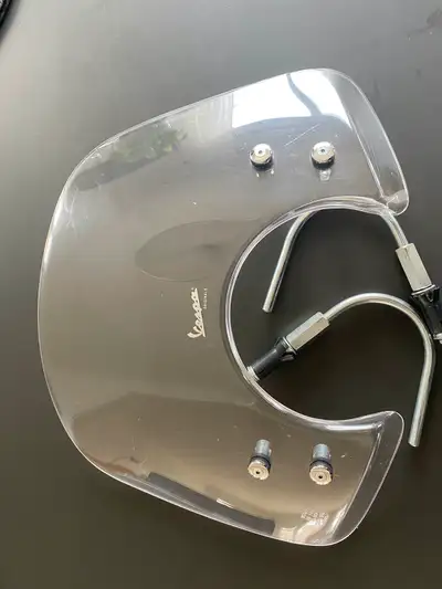 Pare brise Vespa 300 gts ,modèle bas fait de 2010 à 2018